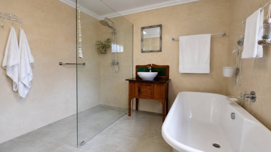 6 Bedroom Property for Sale in Stilbaai Wes Western Cape